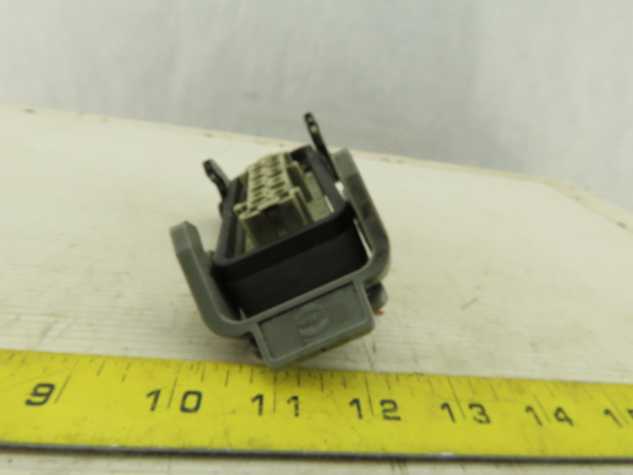 Harting 500V 15A 16 Conductor Female Panel Mount Cam Lock Connector