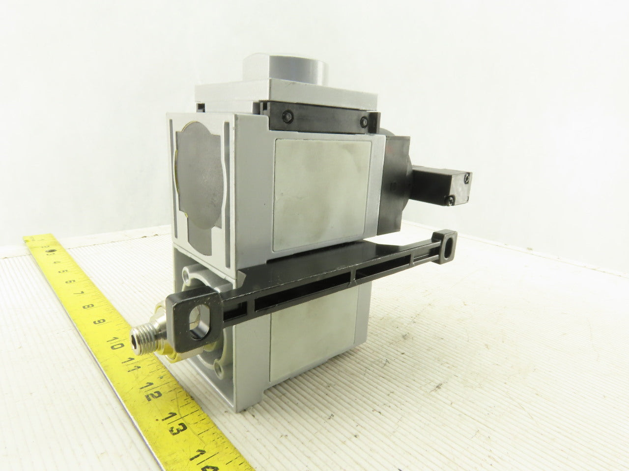 Festo MS6-DE-1/2-V24 On/Off Pneumatic Valve W/MS6-FRM-1/2-Y 1/2" NPT
