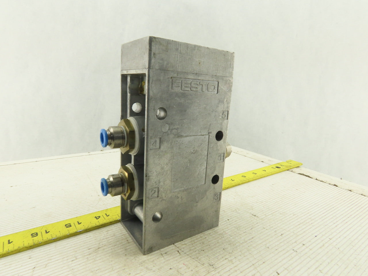 Festo VL-5-1/2 Pneumatic Control Valve