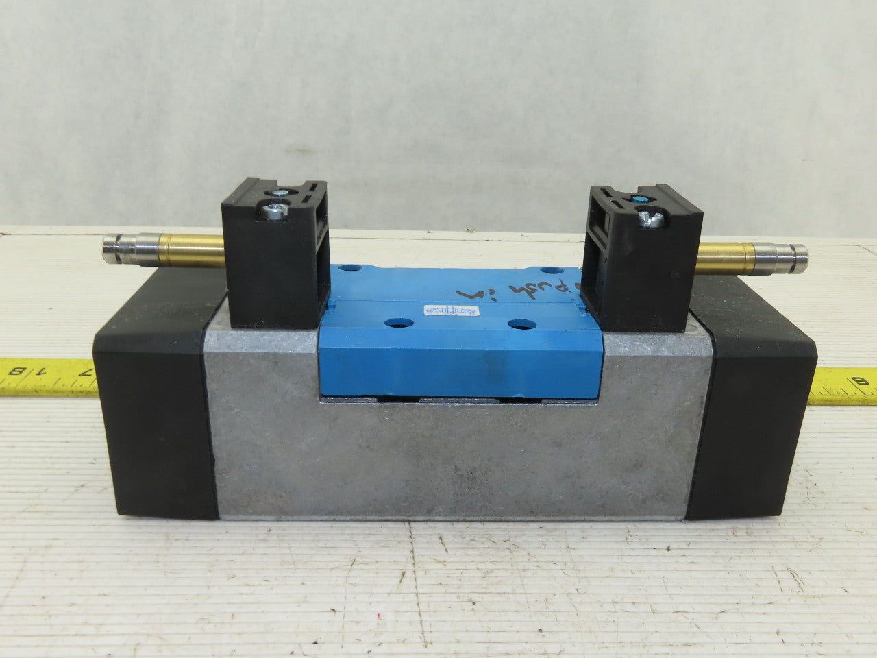Festo MN1H-5/3E-D-3-C 5/3 Position Closed Center Pneumatic Valve