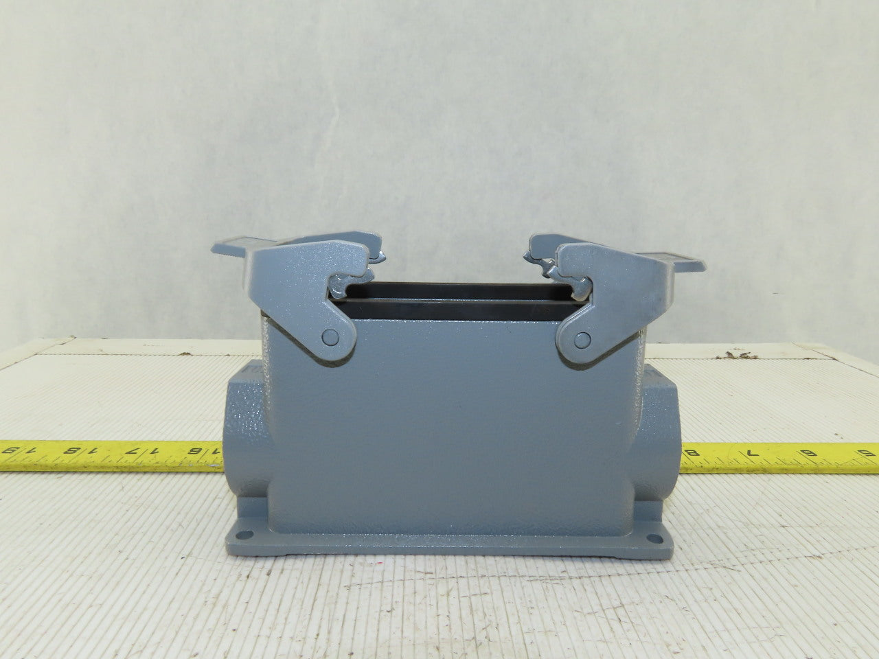 Harting 2E Surface Mount Housing One End Threaded Lever Lock 4-1/2" x 1-1/2"