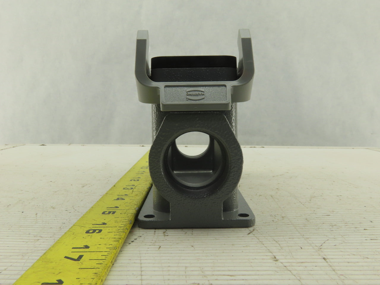 Harting 1E Surface Mount Housing Pass Thru Threaded Lever Lock 4-1/2" x 1-1/2"