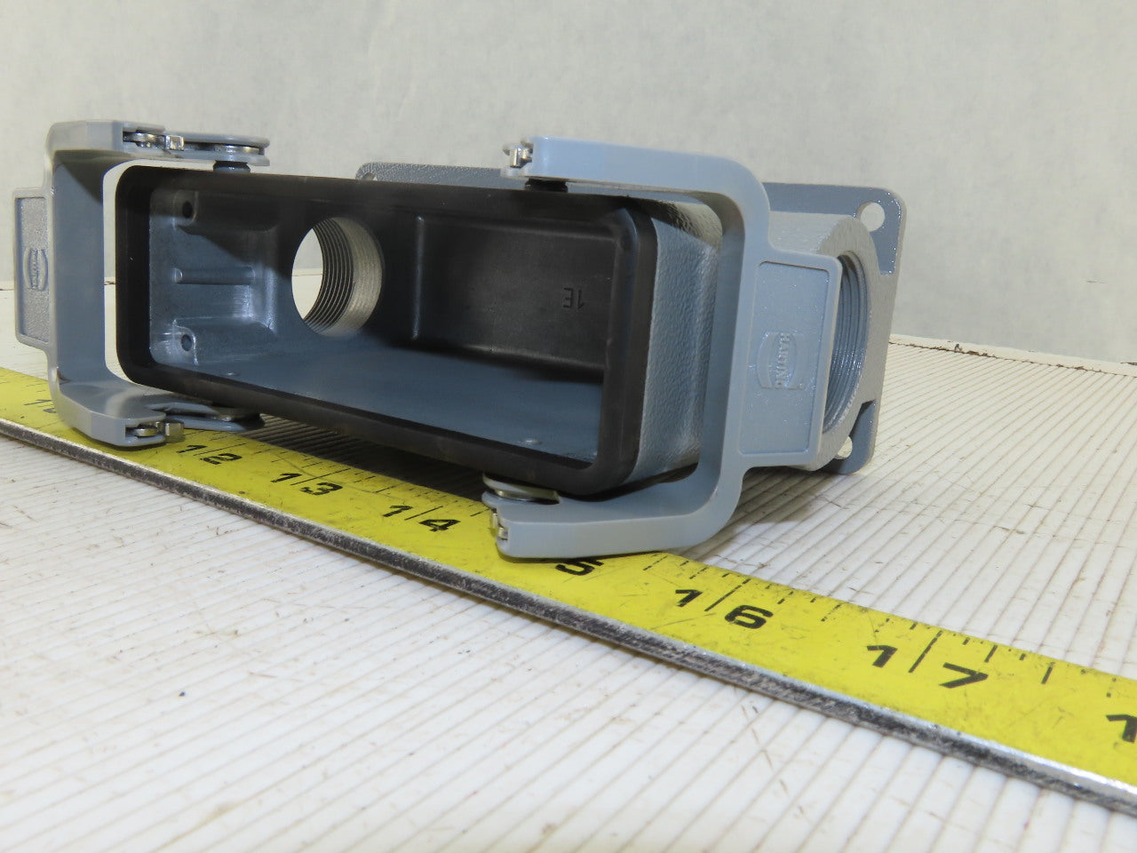 Harting 1E Surface Mount Housing Pass Thru Threaded Lever Lock 4-1/2" x 1-1/2"