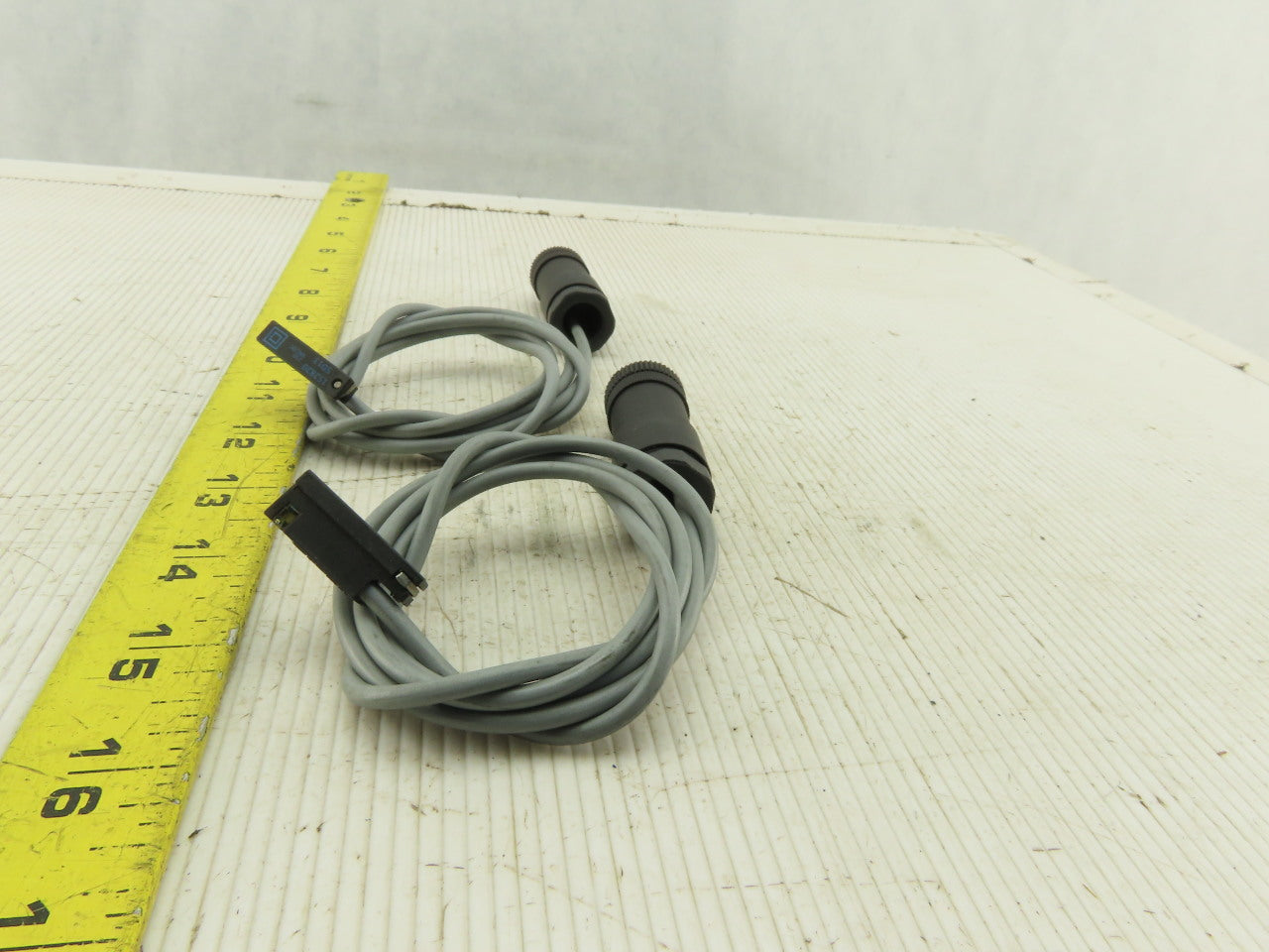 Festo 152820 SD13 Proximity Switch SME 8- K 152820 230VAC Lot of 2