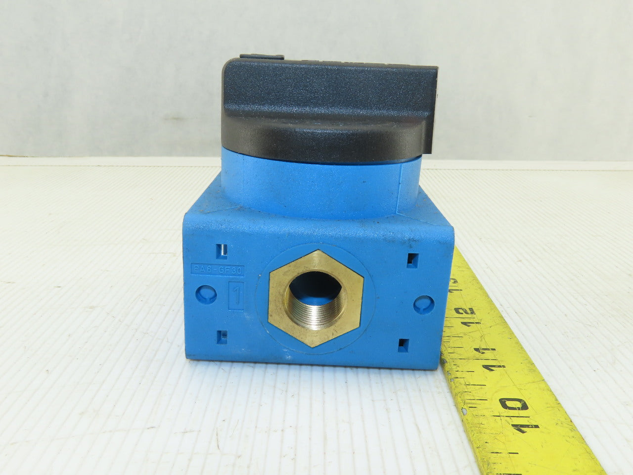 Festo HE-3/8-S-B 3/8" NPT Pneumatic Valve Switch 2 Way