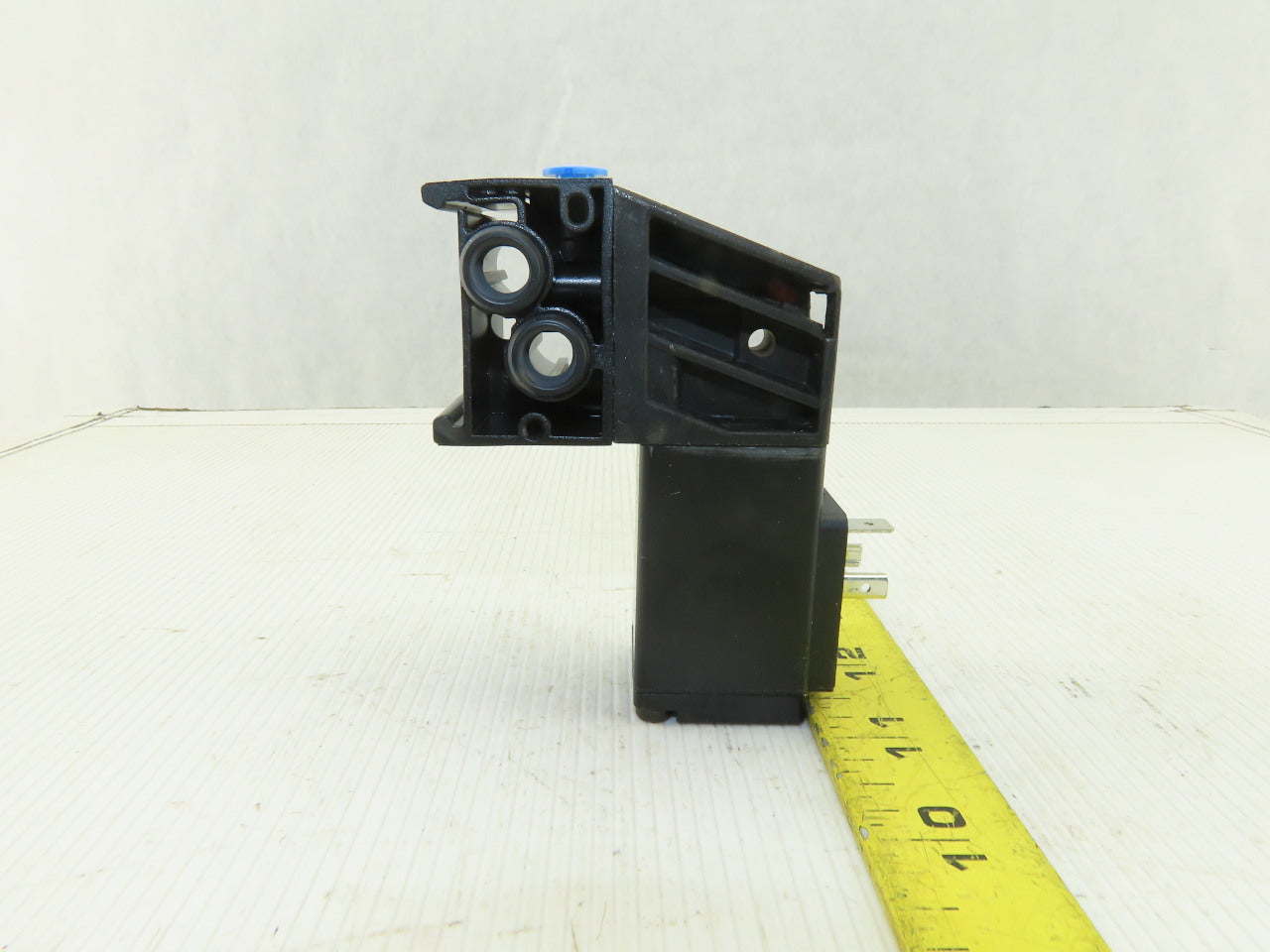 Festo MDH-2-2.2-AW-QS-6 20.4-26.4VDC Pneumatic Valve Solenoid