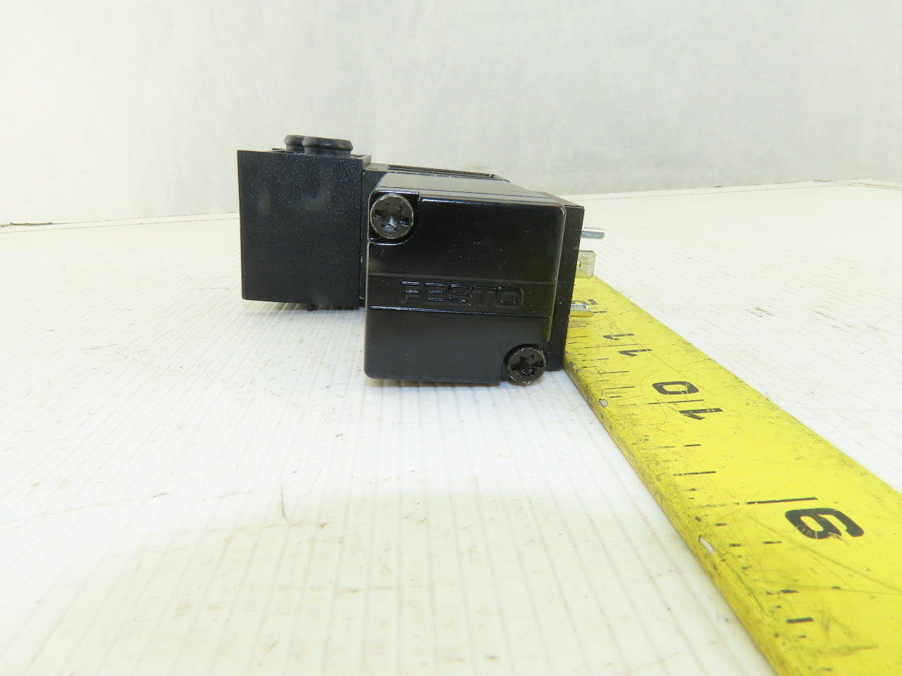 Festo MDH-2-2.2-AW-QS-6 20.4-26.4VDC Pneumatic Valve Solenoid