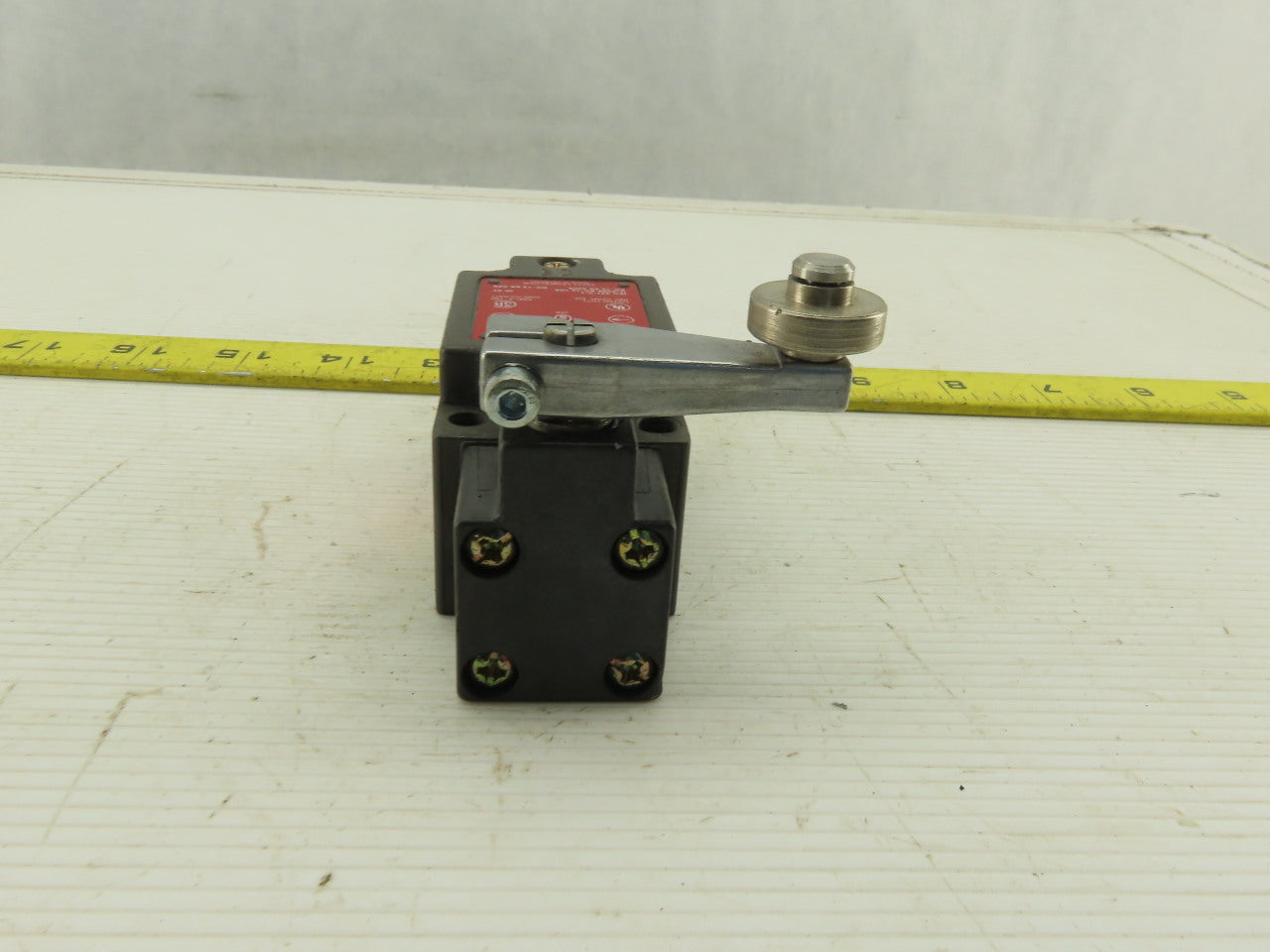 Euchner NZ1HS-3131 C1779 Limit Switch W/Base & Arm