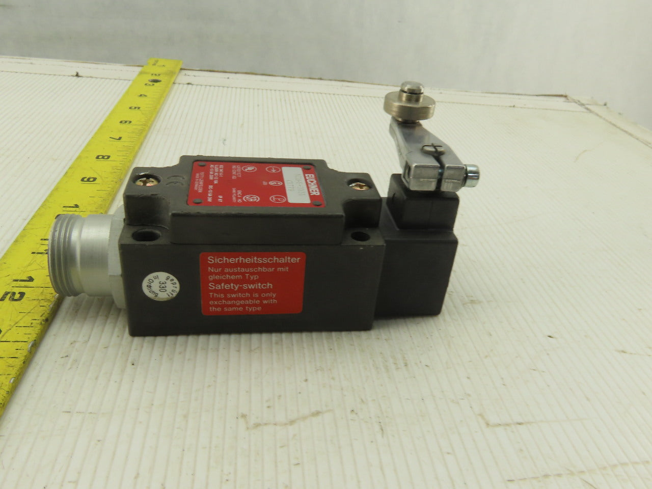 Euchner NZ1HS-3131 C1779 Limit Switch W/Base & Arm