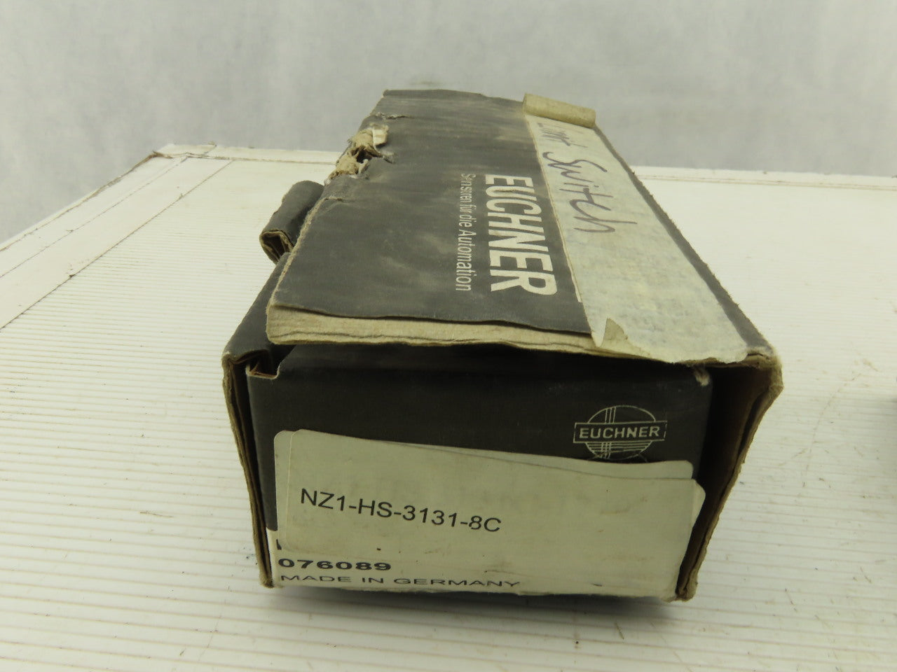 Euchner NZ1HS-3131 C1779 Limit Switch W/Base & Arm