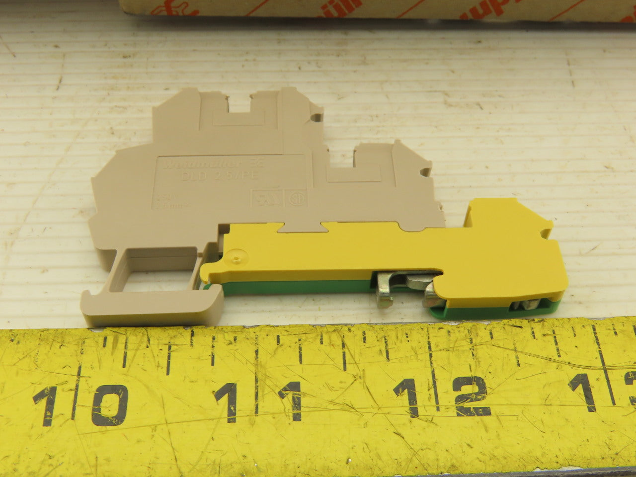 Weidmuller DLD 2.5/PE DB Feed Thru Grounding Terminal Block Lot Of 36