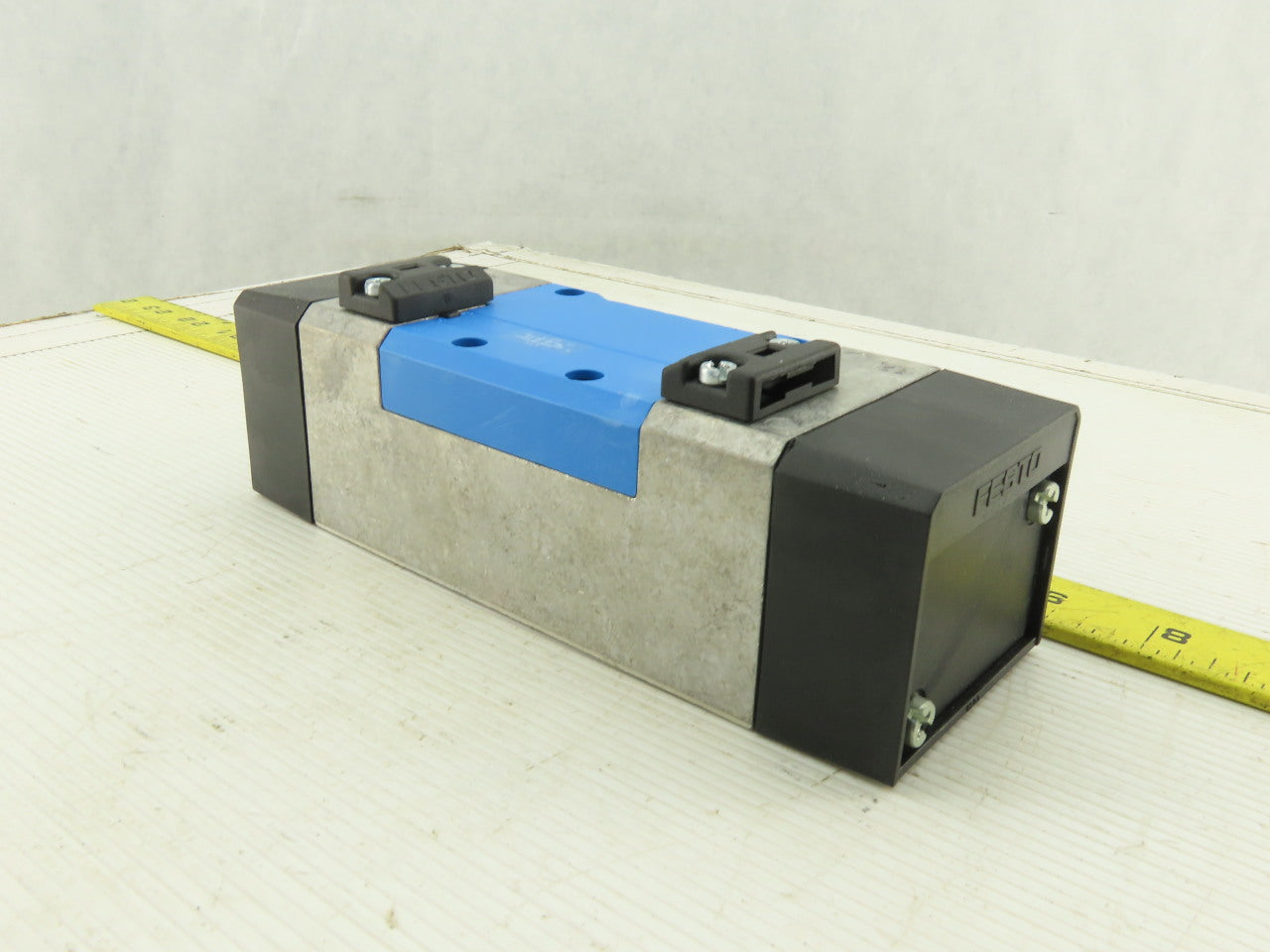 Festo VL-5/3E-D-3-C Pneumatic Valve 5/3 Exhausted