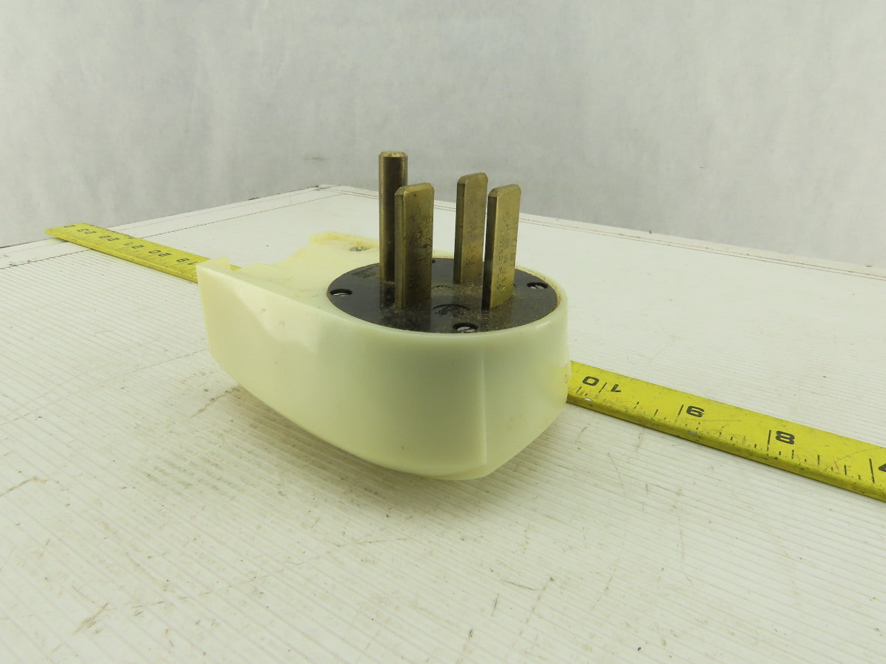 3 Pole 4 Wire 250V 30A Straight Blade Grounding Plug