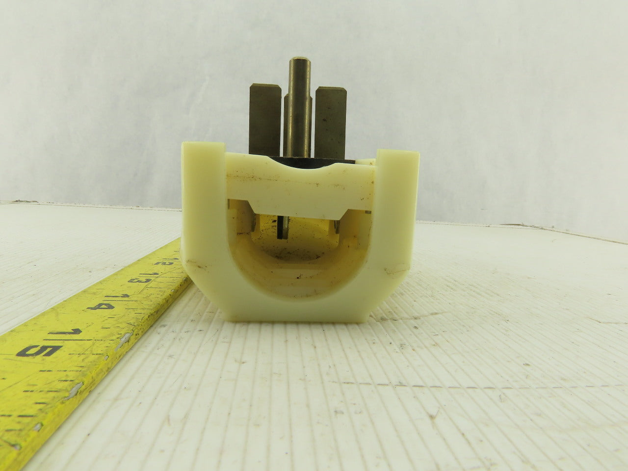 3 Pole 4 Wire 250V 30A Straight Blade Grounding Plug