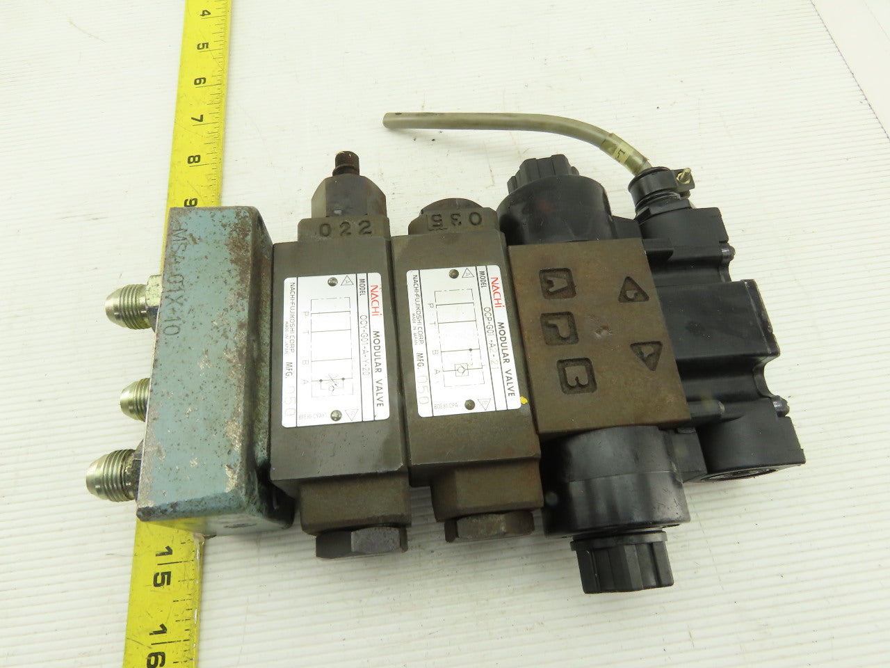 Nachi SL-G01-C6-R-C1-30 Hydraulic Solenoid Valve Check Regulator Assembly 110V