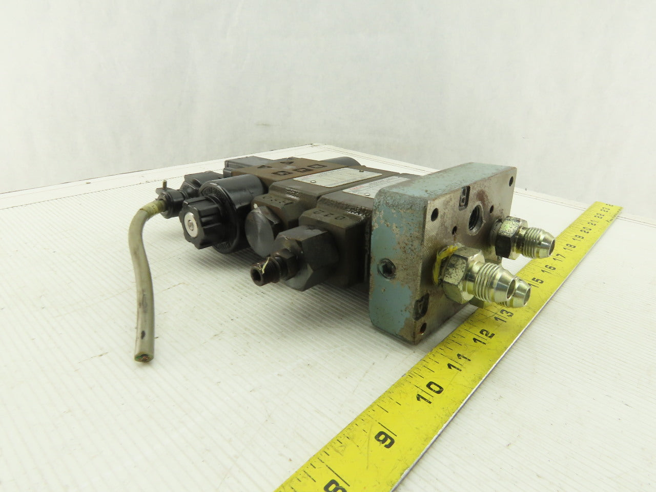 Nachi SL-G01-C6-R-C1-30 Hydraulic Solenoid Valve Check Regulator Assembly 110V