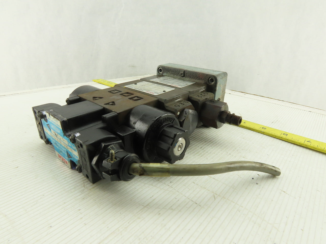 Nachi SL-G01-C6-R-C1-30 Hydraulic Solenoid Valve Check Regulator Assembly 110V
