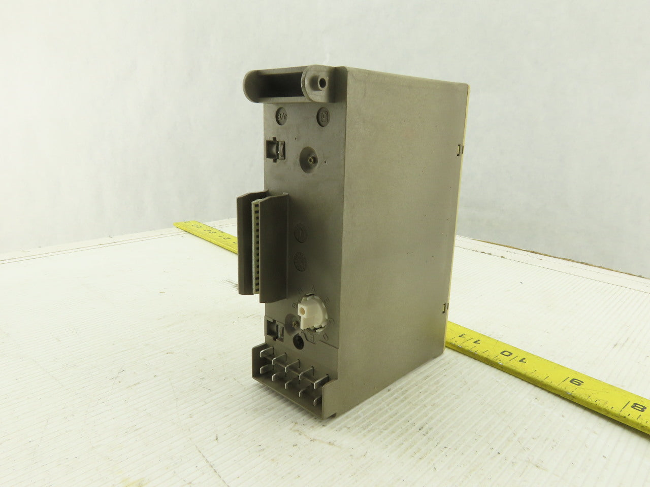 Siemens 6E5S 451-8MA11 8x24V DC/1A Digital Output Card