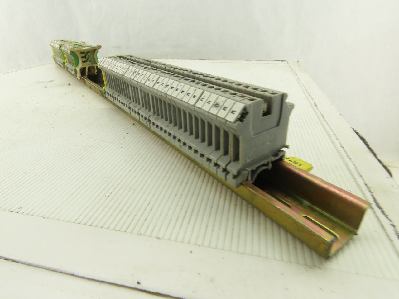 Typ UK4 600V25A 28-12AWG Single Pole Wire Terminal Blocks Lot Of 54