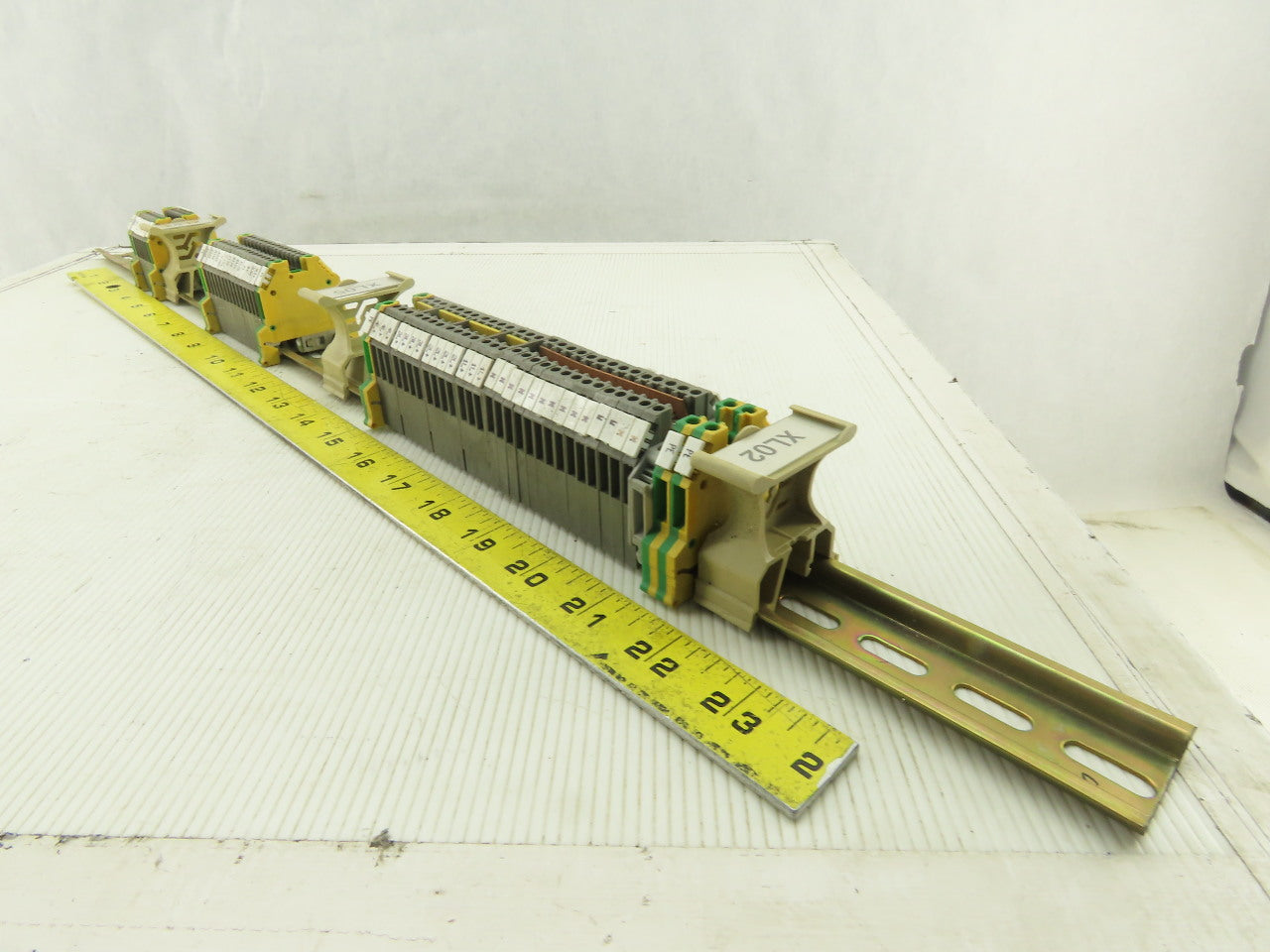 700-900V Terminal Block & Ground Block Din Rail Assembly Lot Of 55