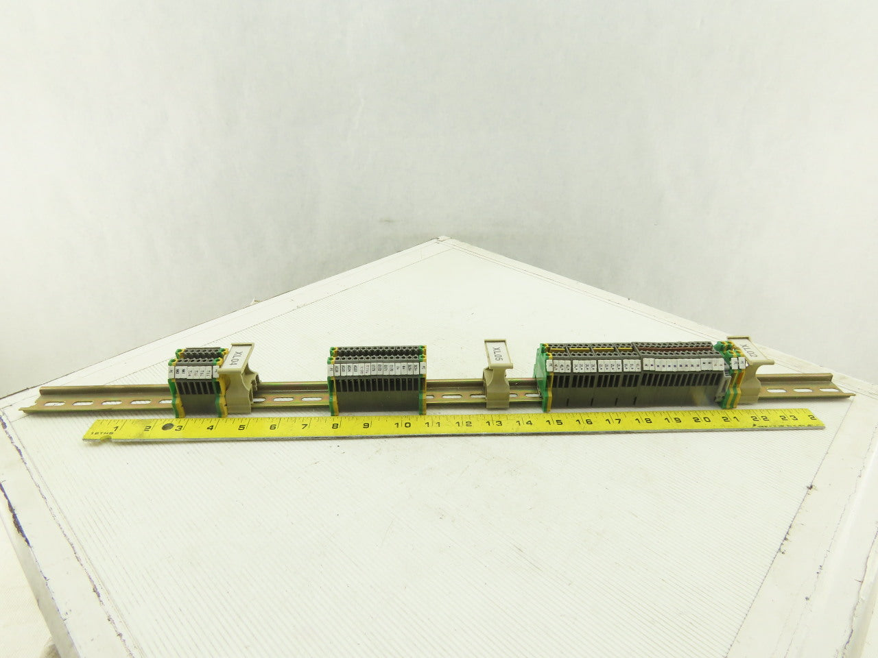 700-900V Terminal Block & Ground Block Din Rail Assembly Lot Of 55