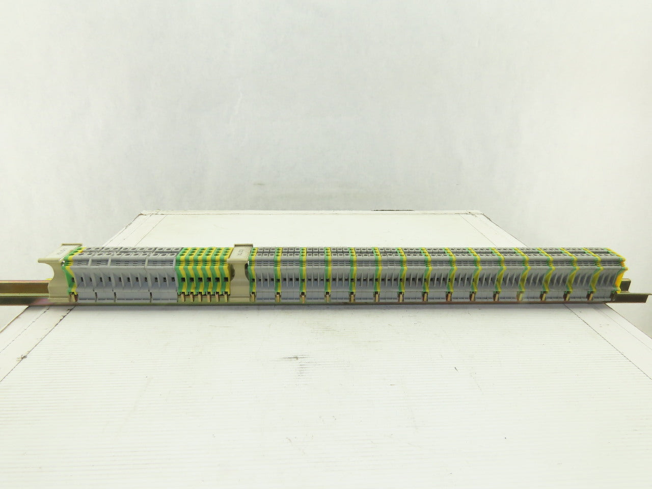 Phoenix Contact USLKG 4 UK4 800V 25A 28-12AWG Wire Terminal Block Lot Of 70