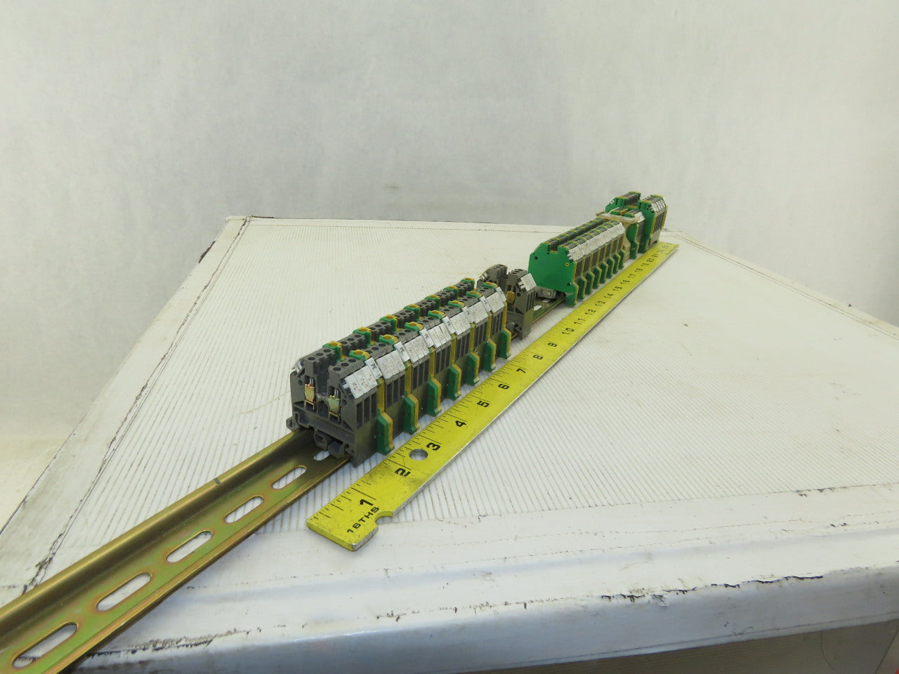 Wieland WK2.5/U 600V 24-12AWG Single Pole Terminal Block Strip Lot Of 55