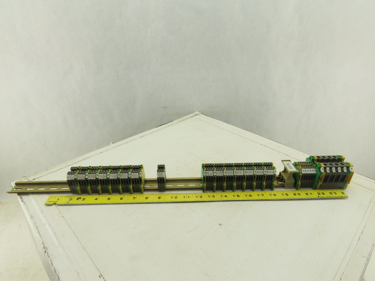 Wieland WK2.5/U 600V 24-12AWG Single Pole Terminal Block Strip Lot Of 55