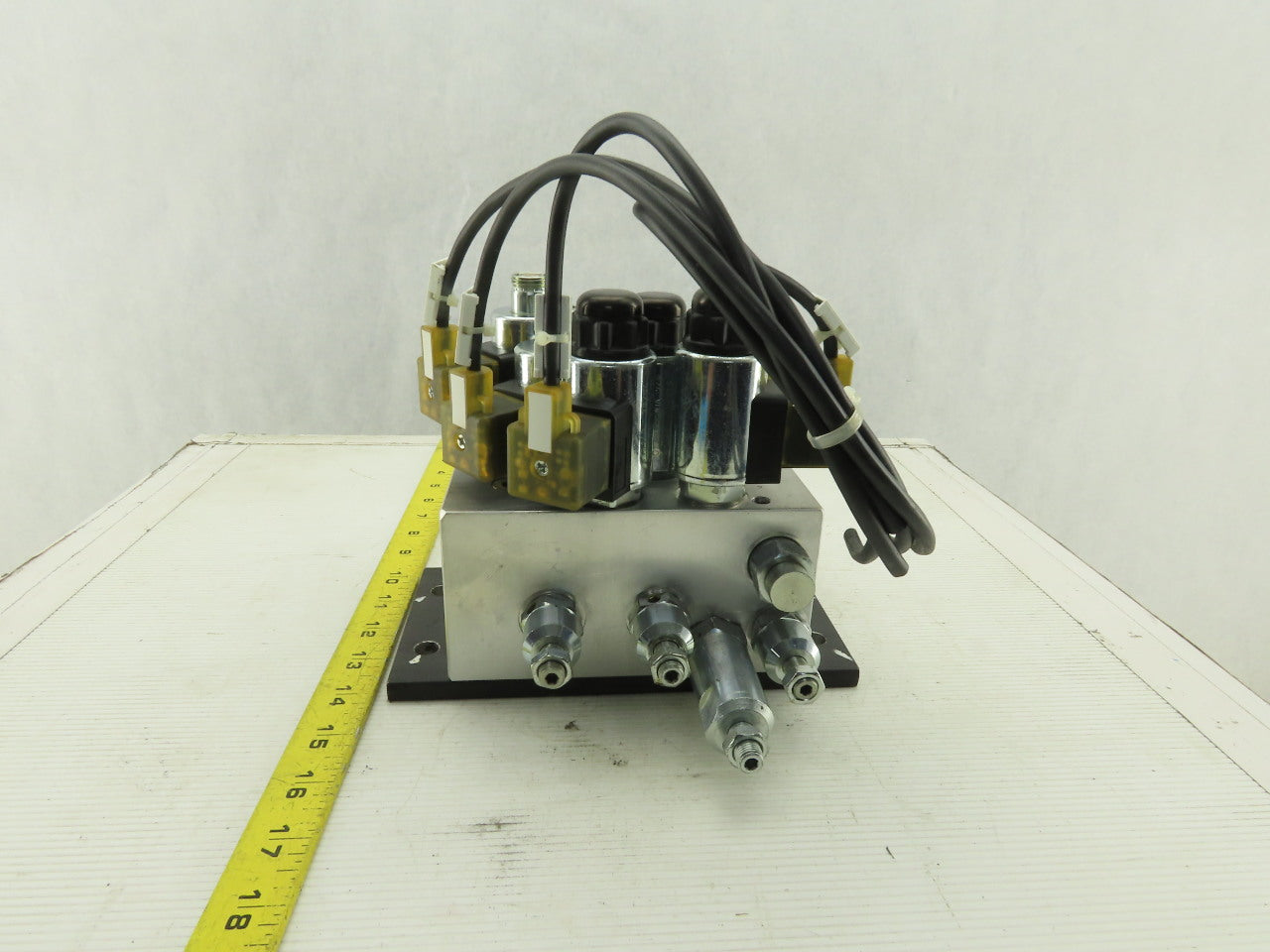 Hydac 5 Solenoid Operated Hydraulic Regulated Manifold Check Assembly 24VDC