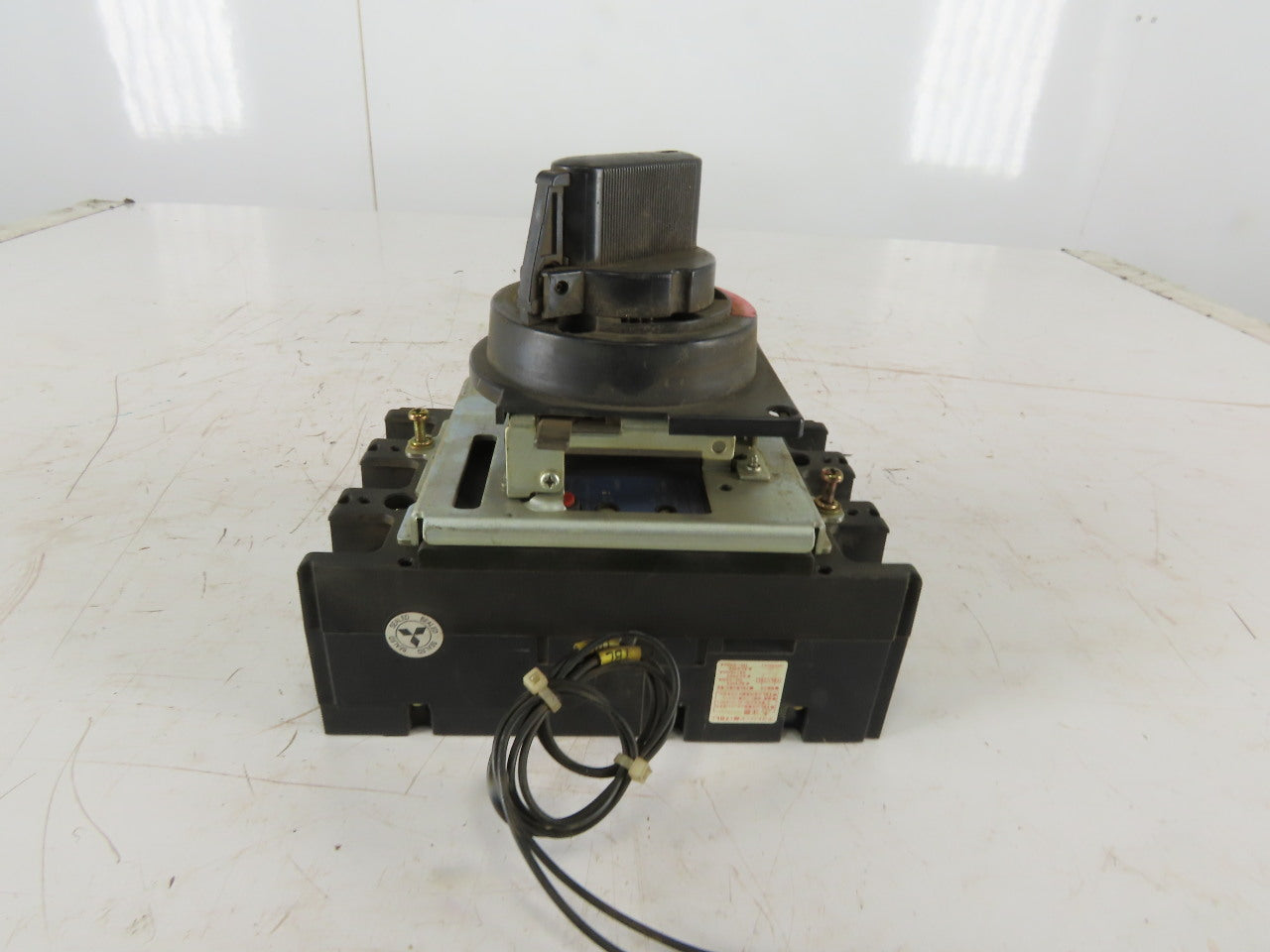 Mitsubishi NV225-CP 200A Circuit Breaker 415V 3Ph 3 Pole W/ Panel Operator