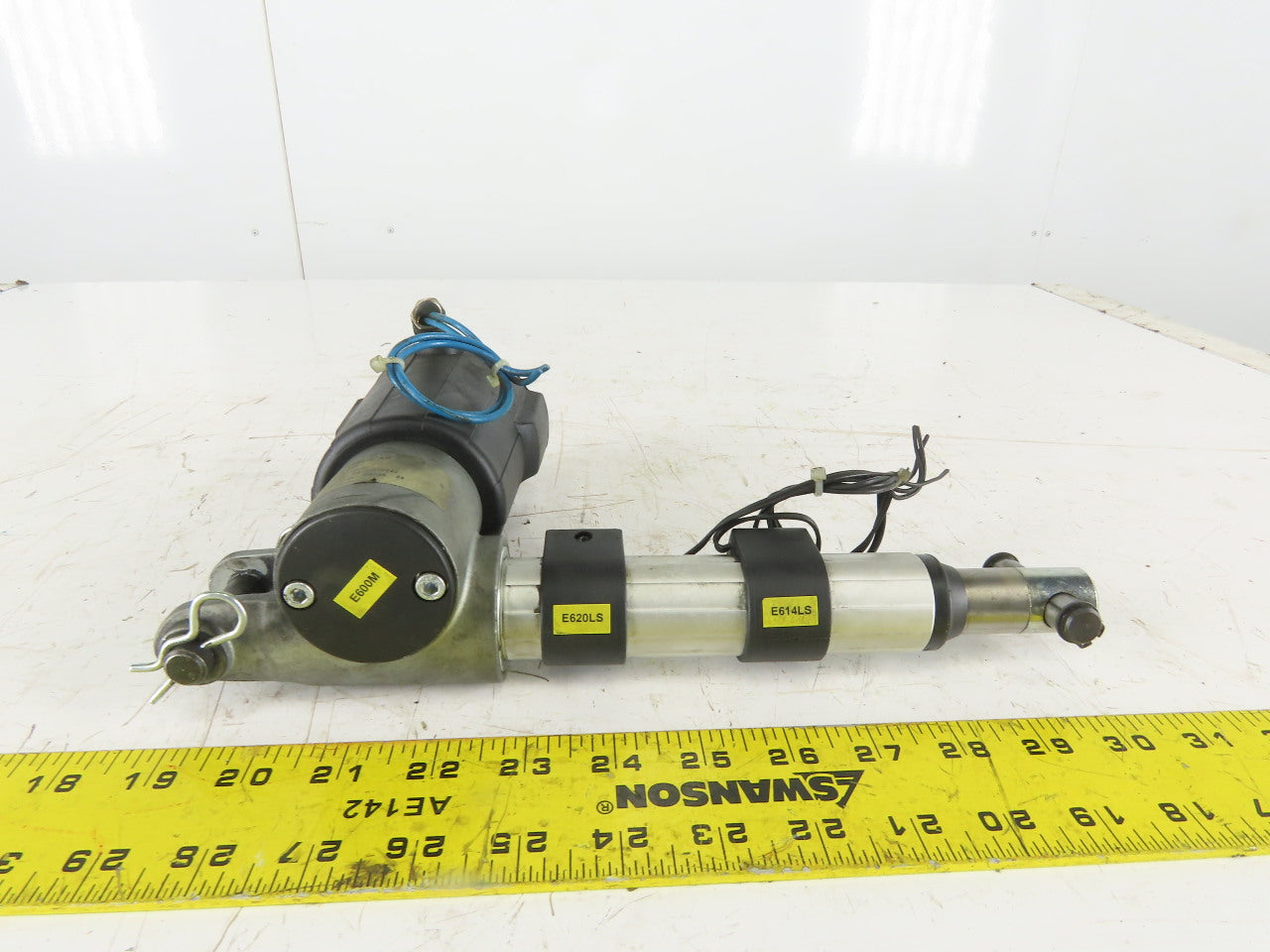 SKF CATR33-100-1A1G1F/C24C Linear Actuator 24VDC 100mm Stroke