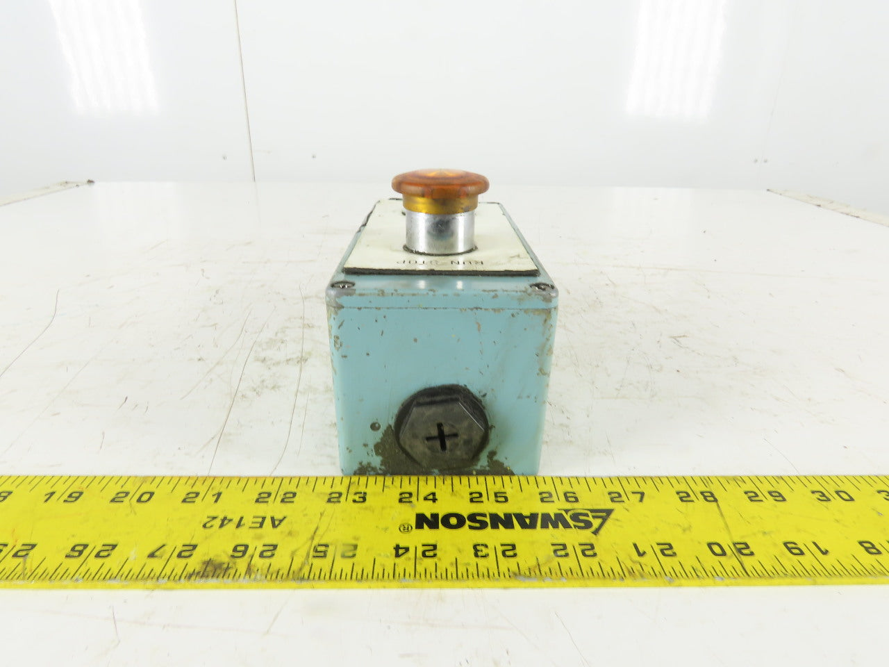 Telemecanique 7 x 3 x 3" Push Button Electrical Enclosure Remote Operator J Box