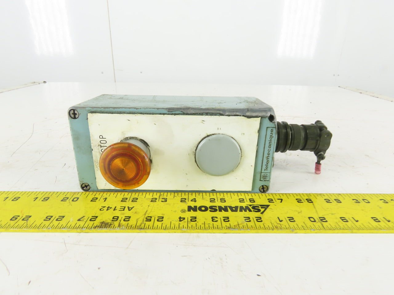 Telemecanique 7 x 3 x 3" Push Button Electrical Enclosure Remote Operator J Box