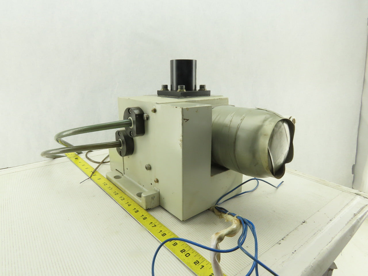 Panasonic YB-L200A8Y3E 210V 23kVa 06kW Peak 670nm Wavelength Laser Shutter