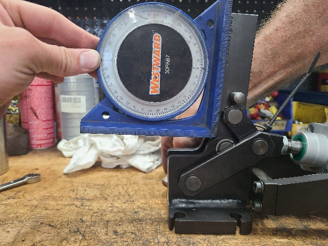 Vektek AMF 6825CE-4 Heavy Duty Vertical Pneumatic Toggle Clamp