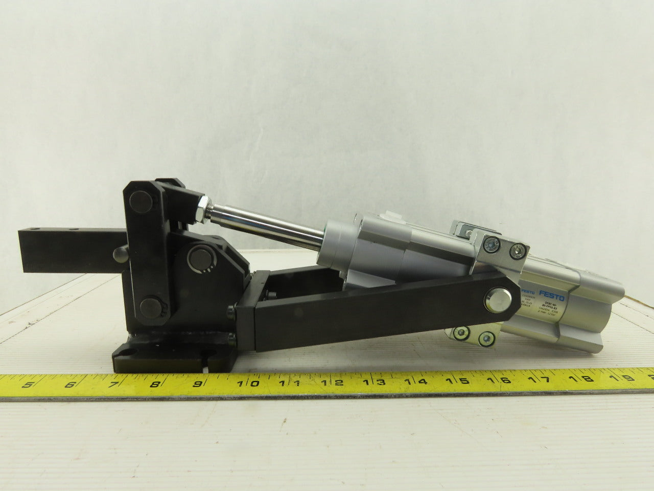 Vektek AMF 6825CE-4 Heavy Duty Vertical Pneumatic Toggle Clamp