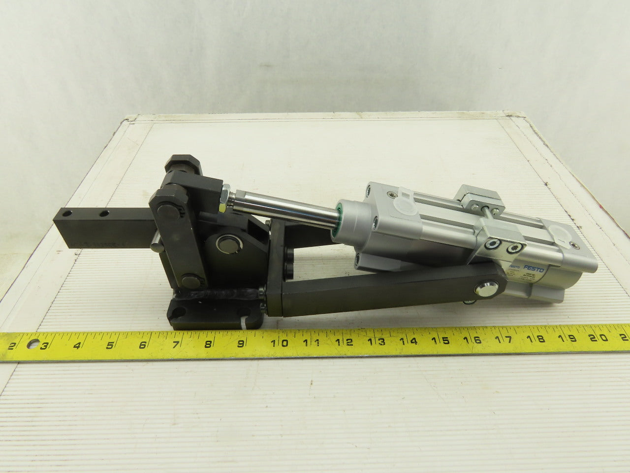 Vektek AMF 6825CE-4 Heavy Duty Vertical Pneumatic Toggle Clamp