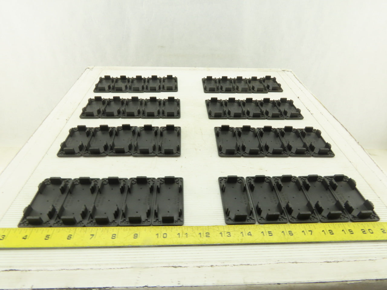 Item 0.0.196.89 80 x 40mm Black 4 Bolt 80/20 Style Conduit Cap Lot Of 40