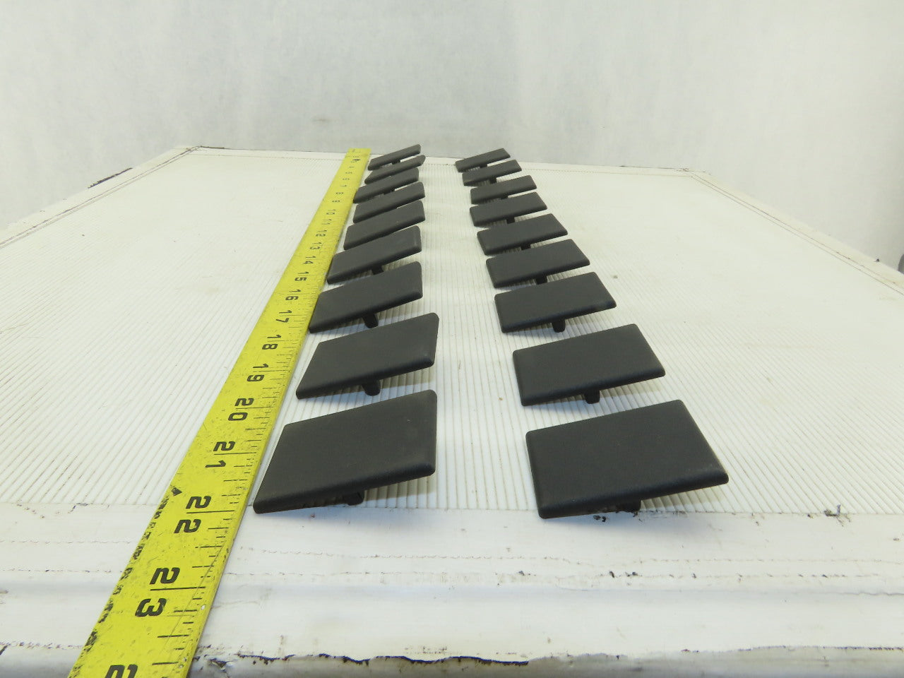 Item 0.0.411.26 40x40 Black End Cap Push In Angle Bracket 80/20 Style Lot Of 18