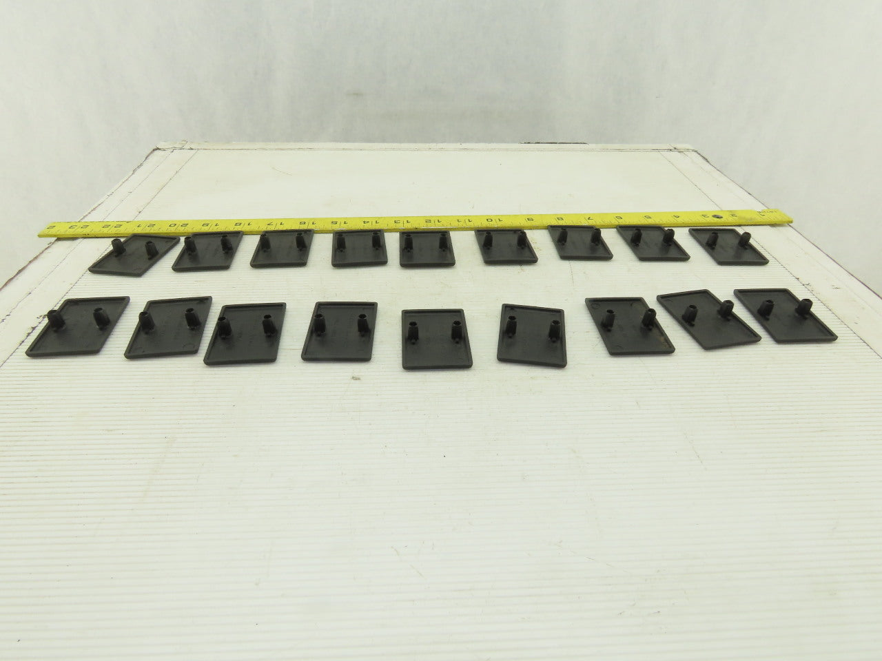 Item 0.0.411.26 40x40 Black End Cap Push In Angle Bracket 80/20 Style Lot Of 18