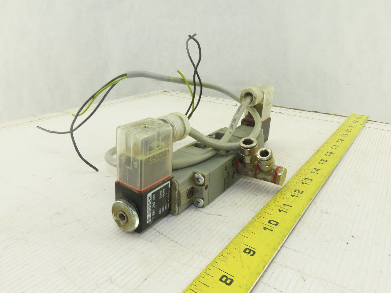 Bosch 0820034991 5/3 Position Double Solenoid Pneumatic Valve 48V Coil