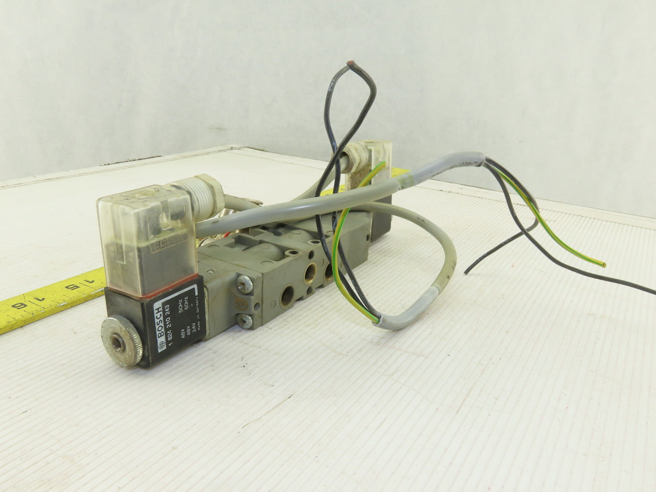 Bosch 0820034991 5/3 Position Double Solenoid Pneumatic Valve 48V Coil