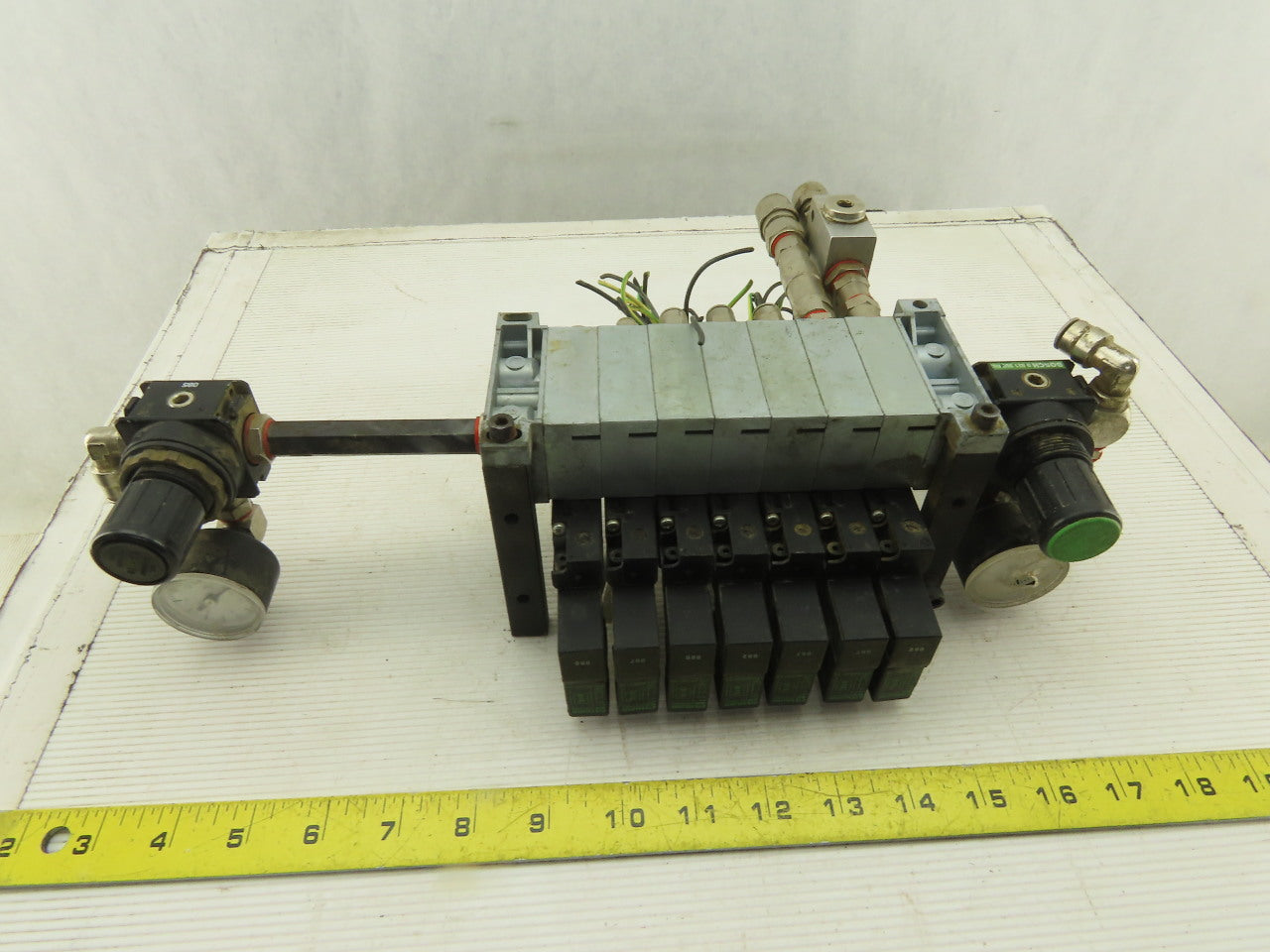Bosch 0820038955 4/2 Position Single Solenoid Air Valve Bank Assembly 24VDC Coil