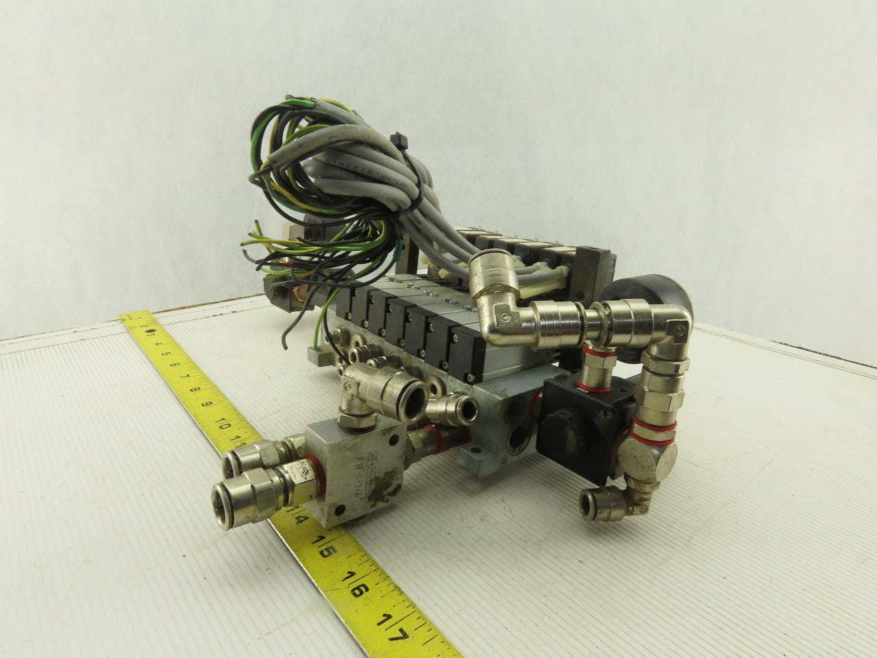 Bosch 0820038955 4/2 Position Single Solenoid Air Valve Bank Assembly 24VDC Coil