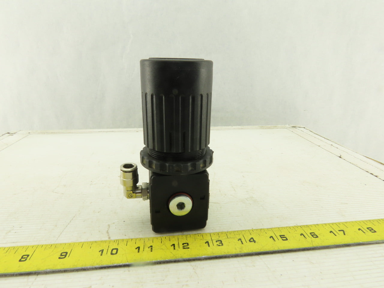 Bosch 0 821 302 569 Inline Air Regulator With Integrated Pressure Gage