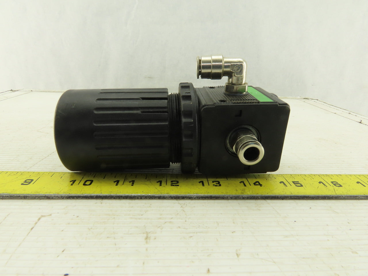 Bosch 0 821 302 569 Inline Air Regulator With Integrated Pressure Gage
