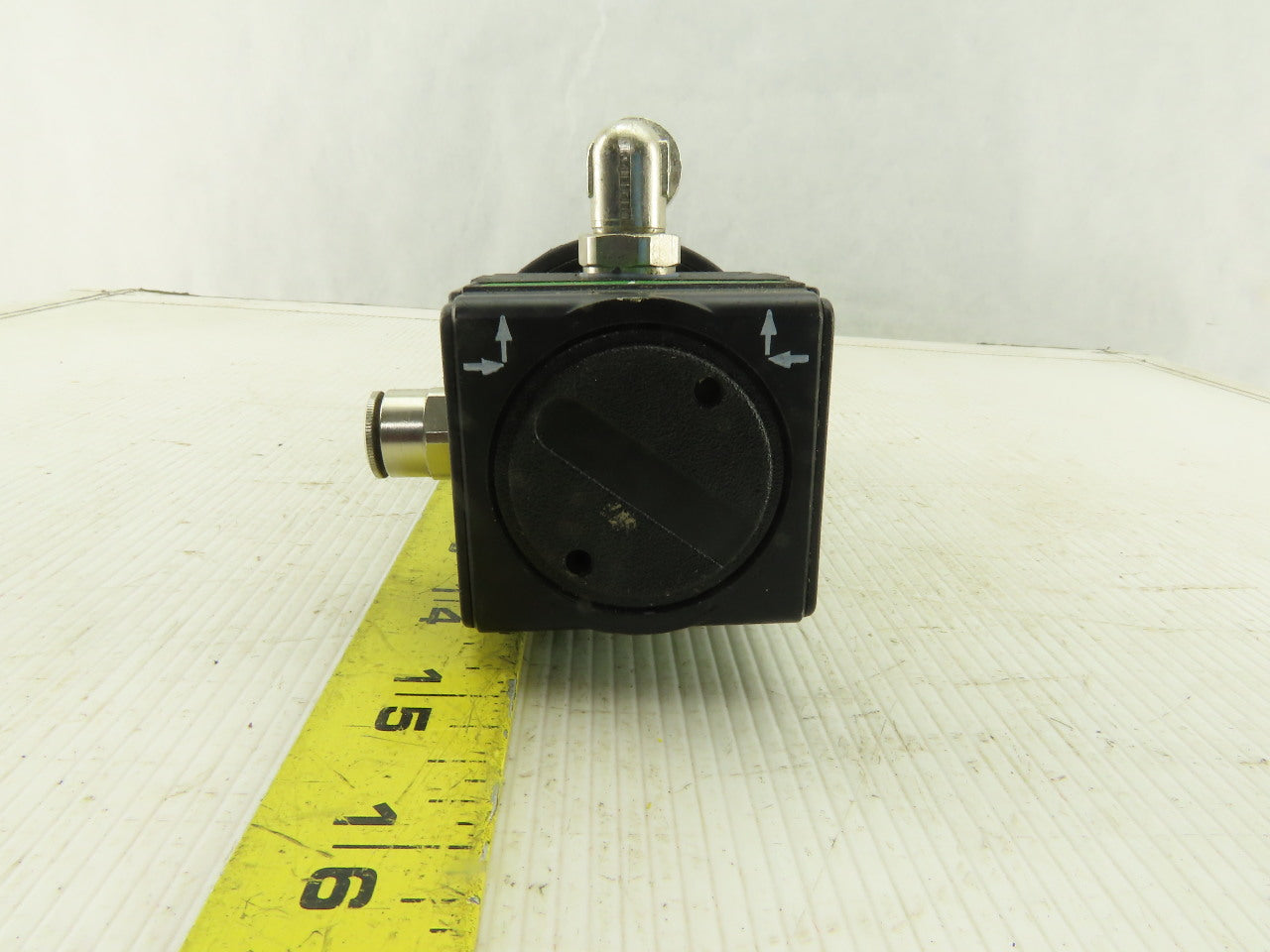 Bosch 0 821 302 569 Inline Air Regulator With Integrated Pressure Gage