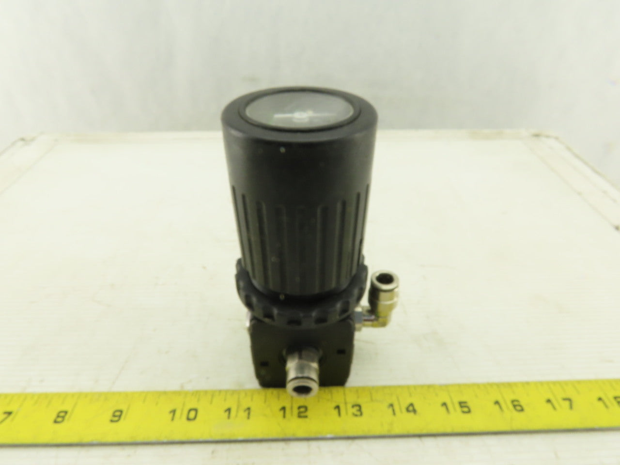 Bosch 0 821 302 569 Inline Air Regulator With Integrated Pressure Gage