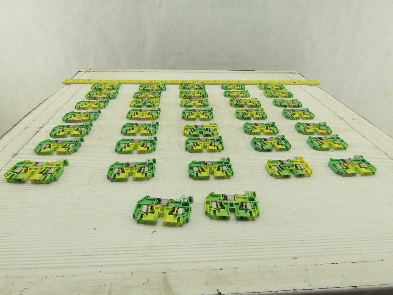 Phoenix Contact Typ ZFK2.5-PE ZFK4-PE Wire Terminal Grounding Blocks Lot Of 37