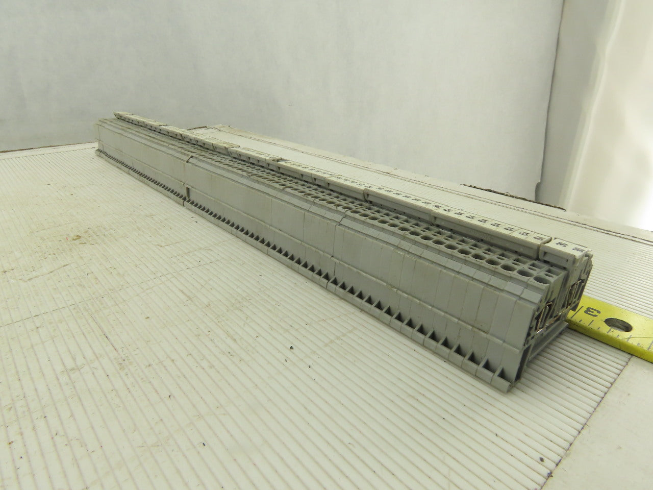 Phoenix Contact Typ ZFK2.5 600V 25A 25-12AWG Wire Terminal Block Lot Of 84